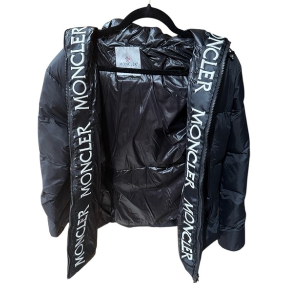 MONCLER MONTCLA SHORT DOWN JACKET - Picture 1 of 5